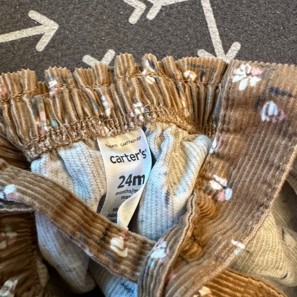 Carter’s 24mo corduroy pinafore set - Picture 2 of 5